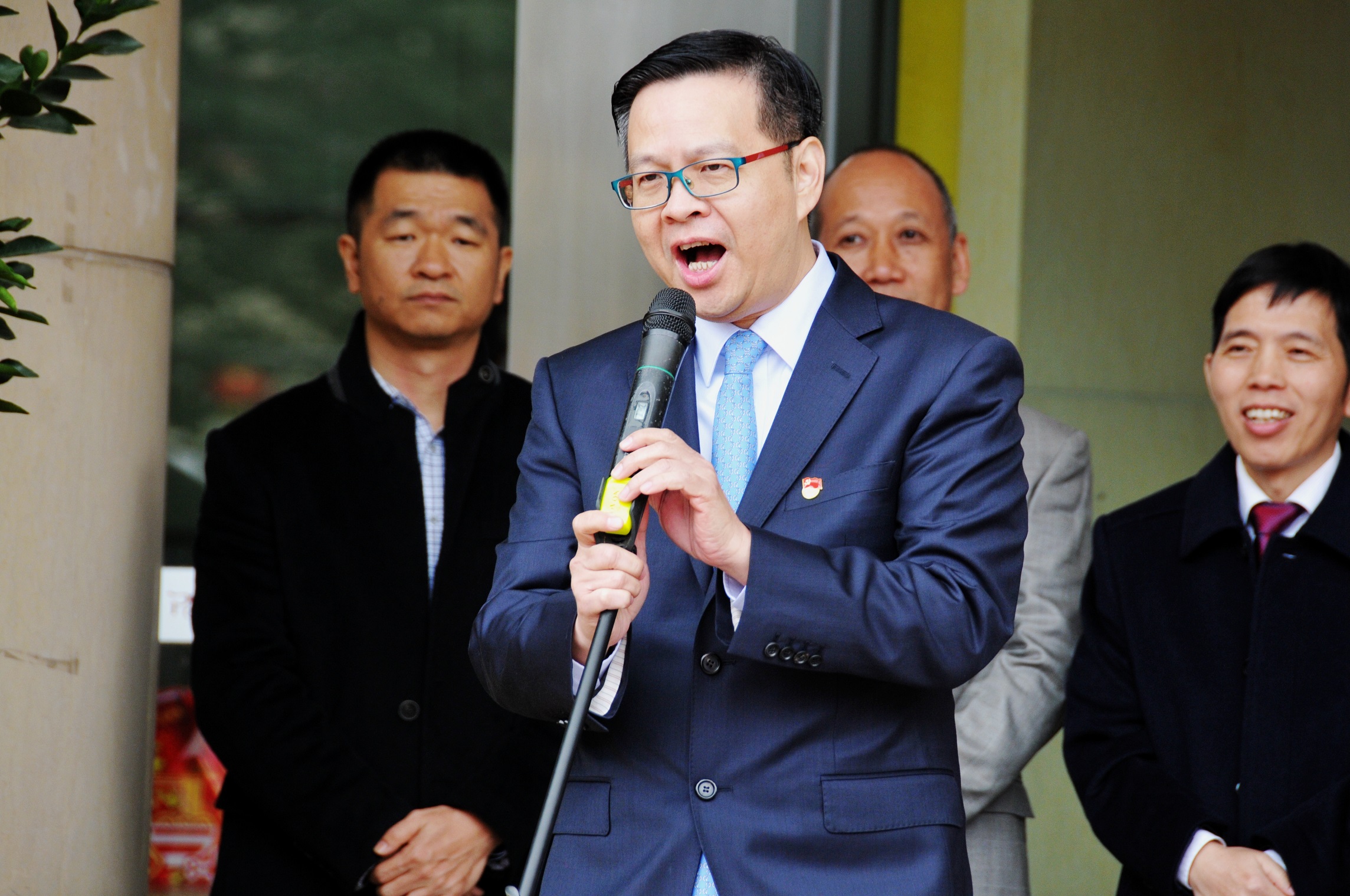 2.廣藥集團(tuán)黨委委員、上市公司總經(jīng)理黎洪一行新春慰問.jpg 2.廣藥集團(tuán)黨委委員、上市公司總經(jīng)理黎洪一行新春慰問.jpg