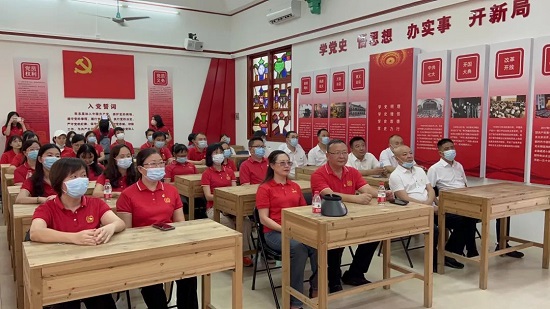 喜迎二十大 永遠(yuǎn)跟黨走 奮進(jìn)新征程——白云山潘高壽職能二支部黨員、團(tuán)委與王老吉藥業(yè)第四黨支部、團(tuán)委學(xué)習(xí)共建1.jpg